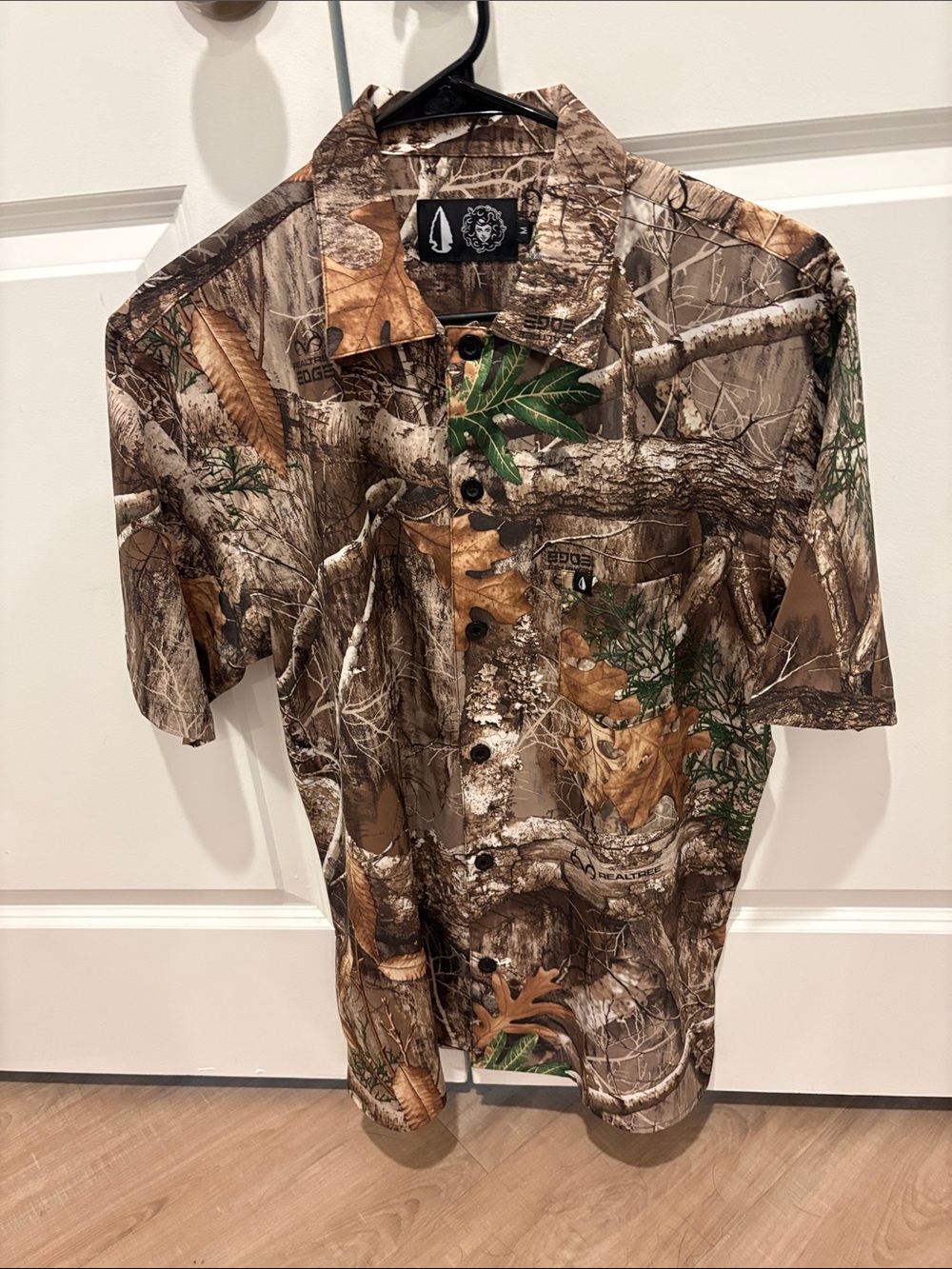 Short-Sleeve Camo Button-Down Shirt in Brown and Green